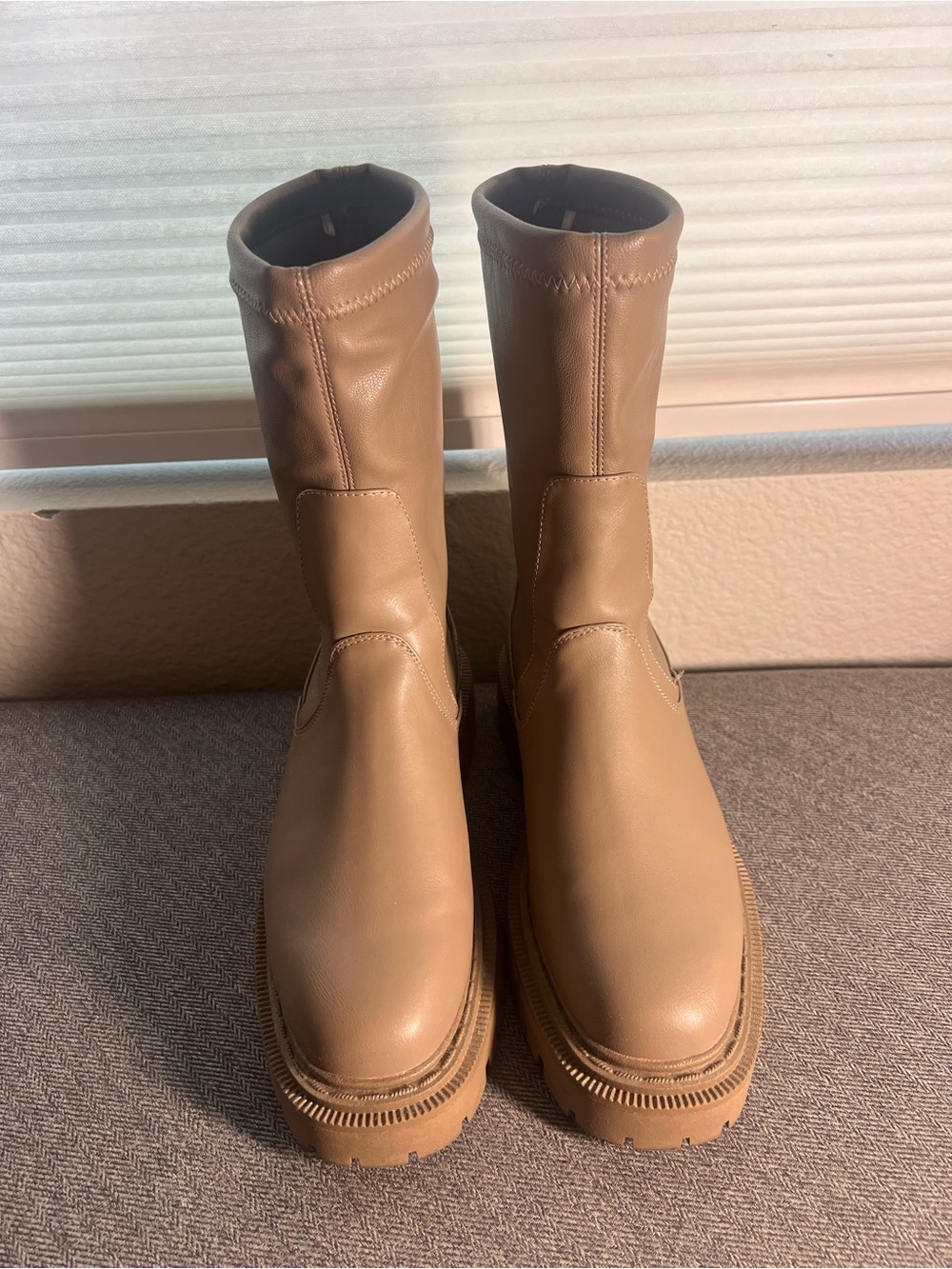 H&M Taupe Platform Chelsea Boots

Size 5.5 but fit more like a size 6. Run big.